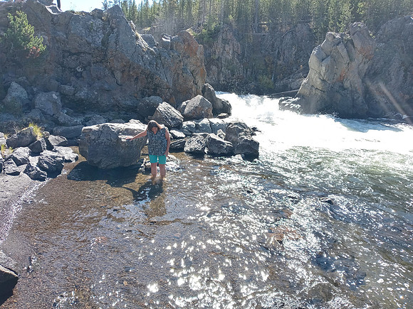 0925231337b_HDR